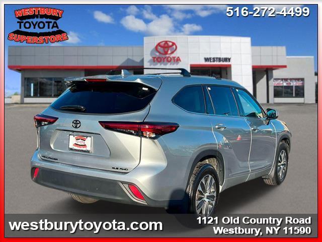 used 2022 Toyota Highlander car, priced at $36,995