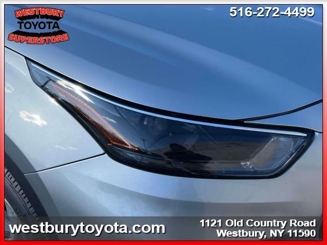 used 2022 Toyota Highlander car, priced at $30,888