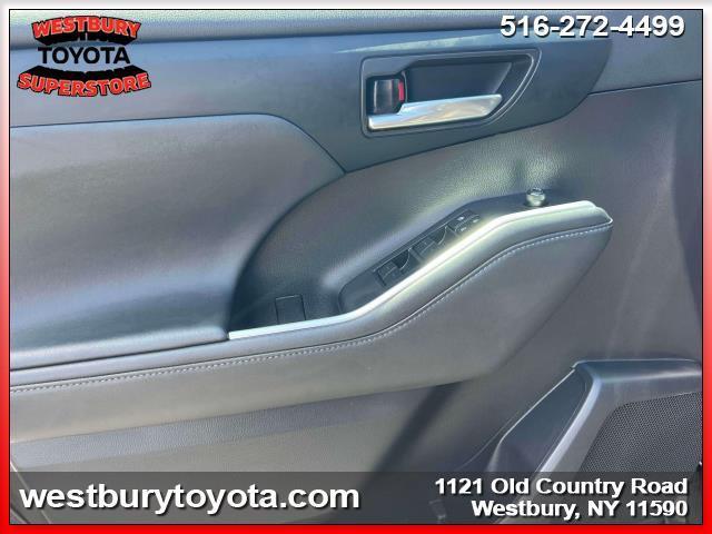 used 2022 Toyota Highlander car, priced at $35,995