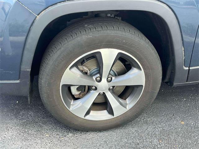 used 2020 Jeep Cherokee car, priced at $21,407