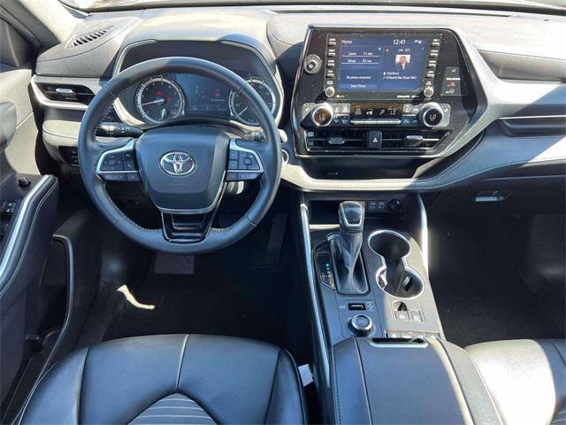 used 2022 Toyota Highlander car, priced at $34,995