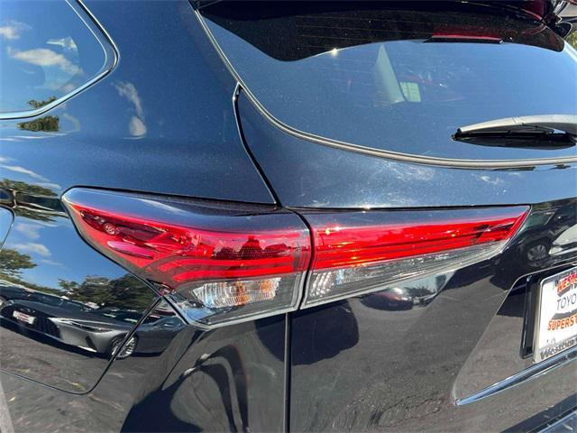 used 2022 Toyota Highlander car, priced at $36,995