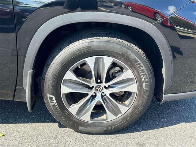used 2022 Toyota Highlander car, priced at $36,995