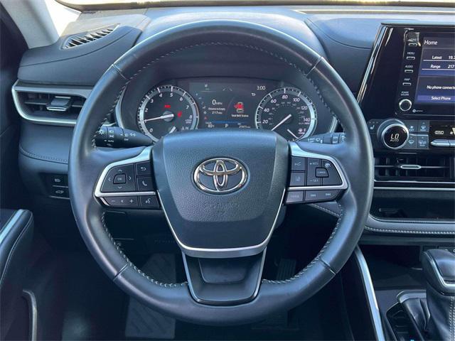used 2022 Toyota Highlander car, priced at $36,995