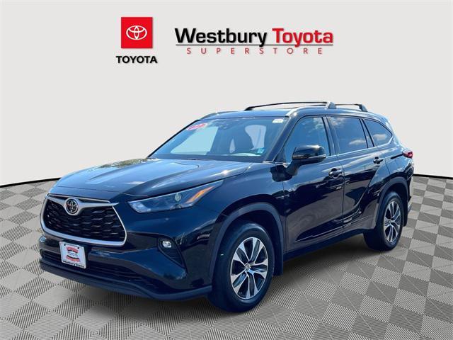used 2022 Toyota Highlander car, priced at $36,995