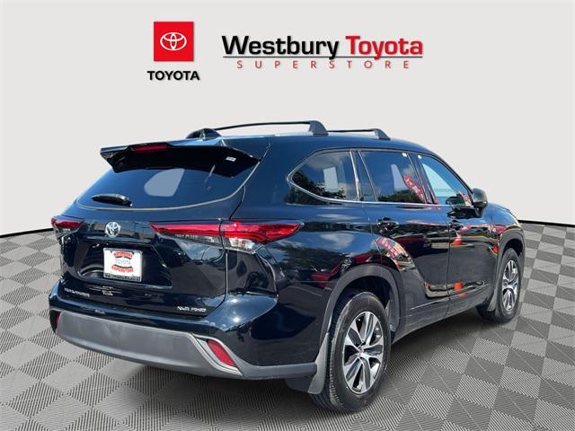 used 2022 Toyota Highlander car, priced at $36,995