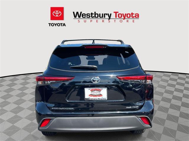 used 2022 Toyota Highlander car, priced at $36,995
