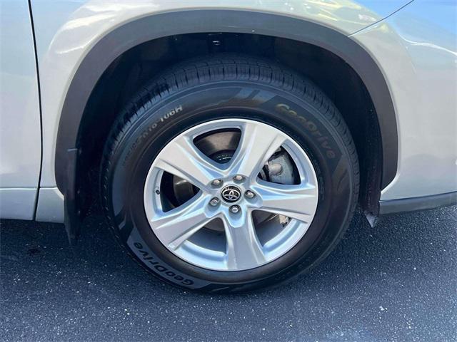 used 2022 Toyota Highlander car, priced at $29,959