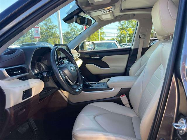 used 2022 Toyota Highlander car, priced at $34,895