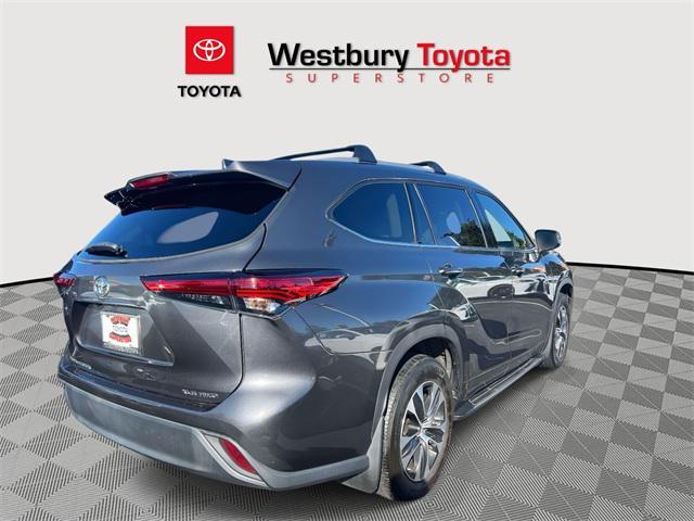 used 2022 Toyota Highlander car, priced at $34,895