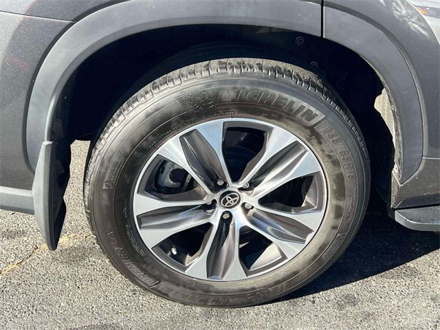 used 2022 Toyota Highlander car, priced at $34,895