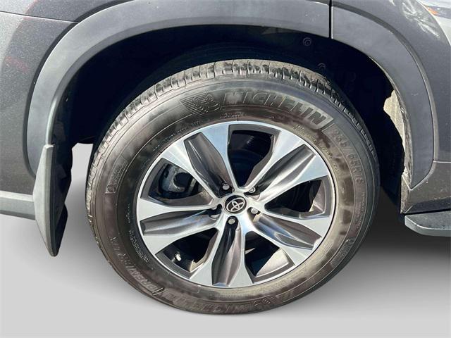 used 2022 Toyota Highlander car, priced at $34,495