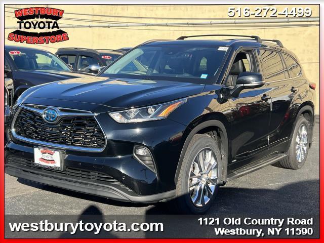 used 2023 Toyota Highlander Hybrid car, priced at $44,595