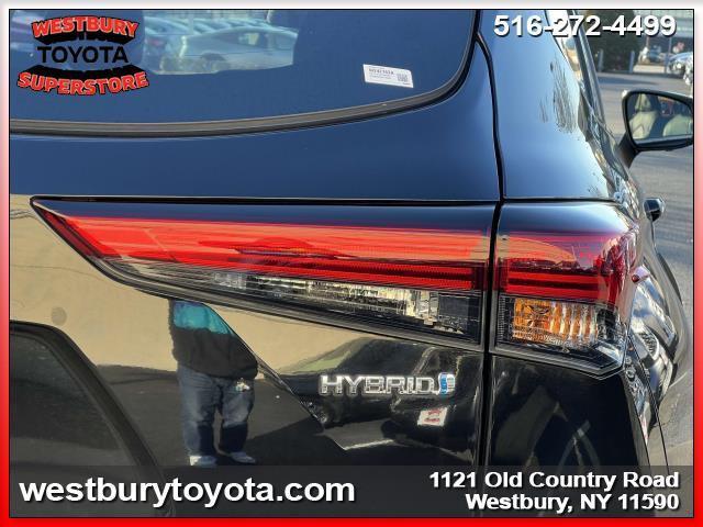 used 2023 Toyota Highlander Hybrid car, priced at $44,595