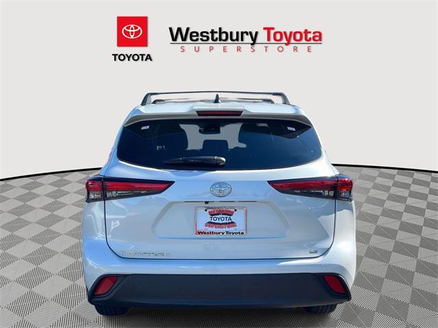 used 2023 Toyota Highlander car, priced at $34,995