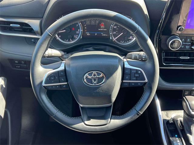used 2023 Toyota Highlander car, priced at $34,995