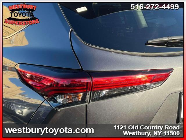 used 2022 Toyota Highlander car, priced at $35,495