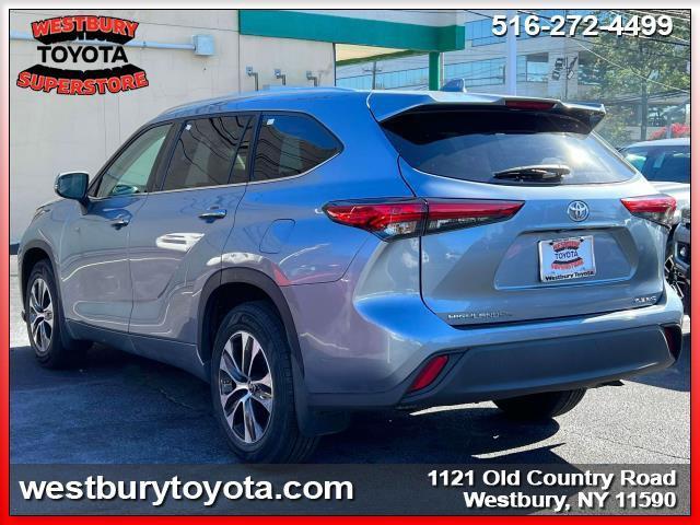 used 2020 Toyota Highlander car, priced at $31,140