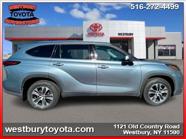 used 2020 Toyota Highlander car, priced at $31,140