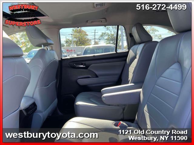 used 2020 Toyota Highlander car, priced at $31,140