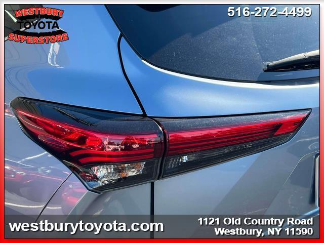 used 2020 Toyota Highlander car, priced at $31,140