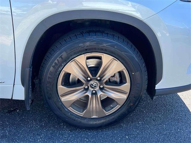 used 2023 Toyota Highlander Hybrid car, priced at $42,995
