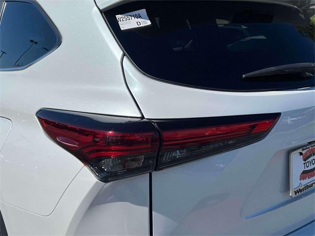 used 2023 Toyota Highlander Hybrid car, priced at $42,995