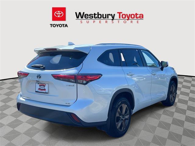 used 2023 Toyota Highlander Hybrid car, priced at $42,995