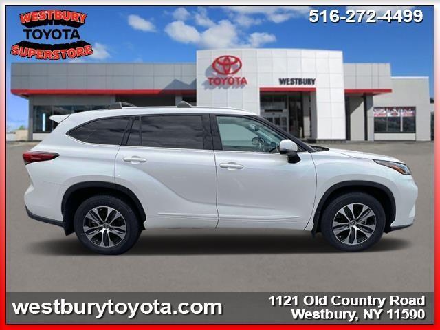 used 2021 Toyota Highlander car, priced at $34,895