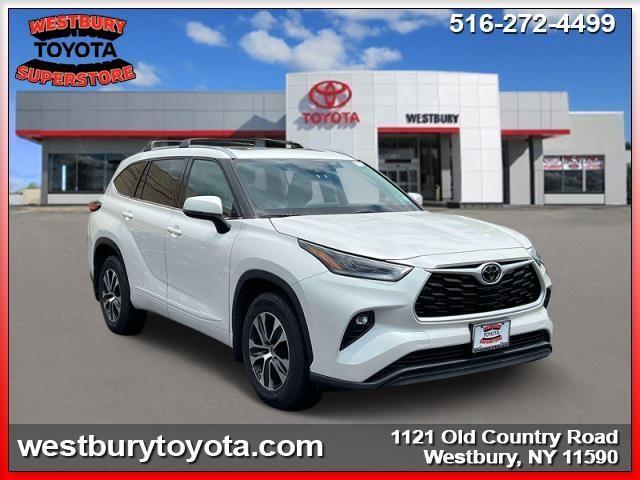 used 2021 Toyota Highlander car, priced at $34,895