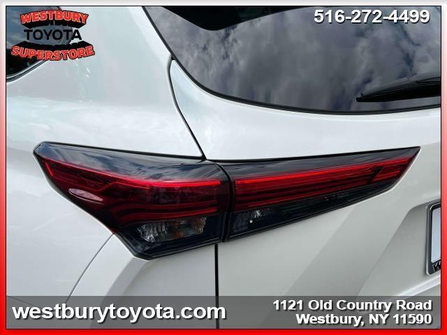 used 2021 Toyota Highlander car, priced at $34,895