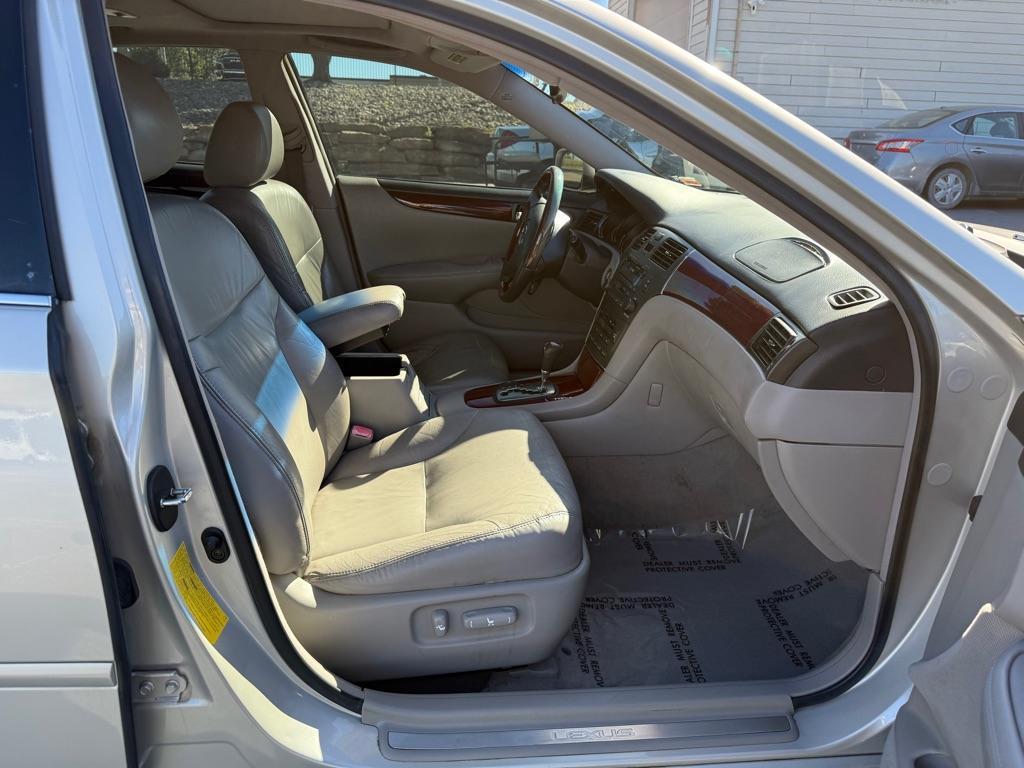 used 2004 Lexus ES 330 car, priced at $4,995