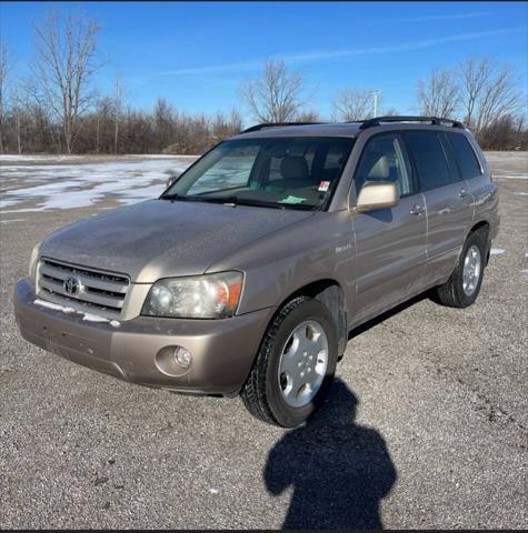 used 2004 Toyota Highlander car, priced at $5,495