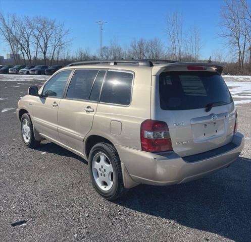 used 2004 Toyota Highlander car, priced at $5,495