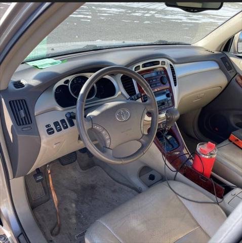 used 2004 Toyota Highlander car, priced at $5,495