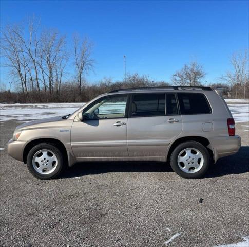 used 2004 Toyota Highlander car, priced at $5,495