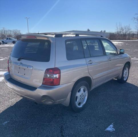 used 2004 Toyota Highlander car, priced at $5,495