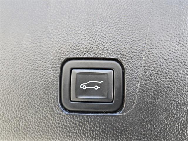 used 2021 Chevrolet Traverse car, priced at $23,997