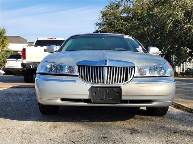 used 2002 Lincoln Town Car car, priced at $2,497