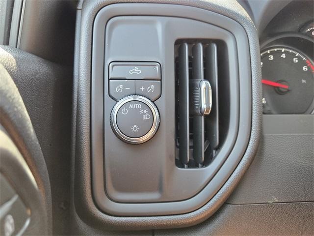 new 2025 GMC Sierra 1500 car, priced at $39,825