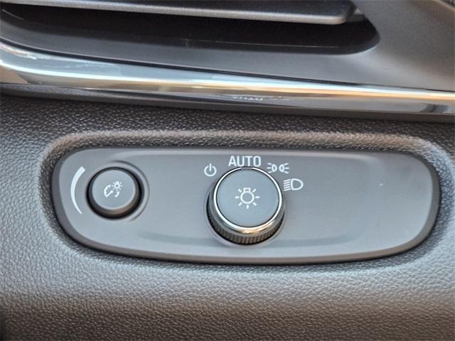 new 2025 Buick Envista car, priced at $25,880