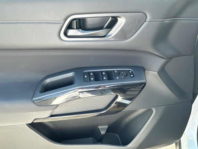 new 2025 Nissan Pathfinder car, priced at $35,238