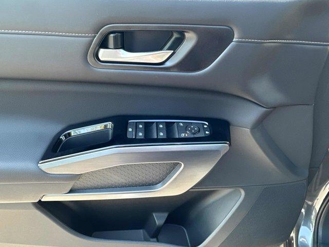 new 2025 Nissan Pathfinder car, priced at $45,045