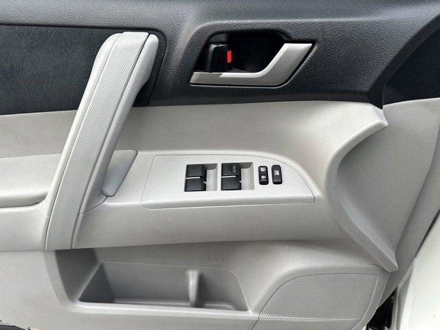 used 2013 Toyota Highlander car, priced at $14,395