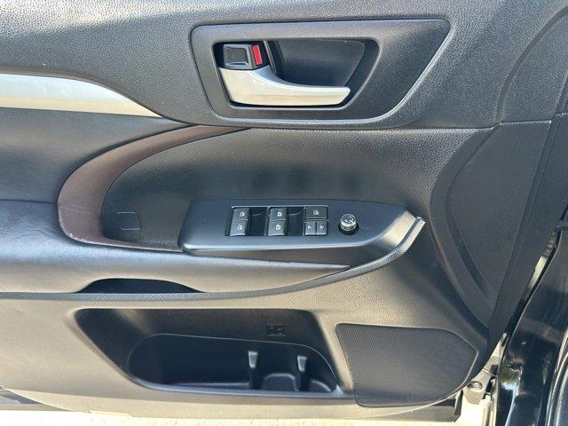 used 2019 Toyota Highlander car, priced at $25,729