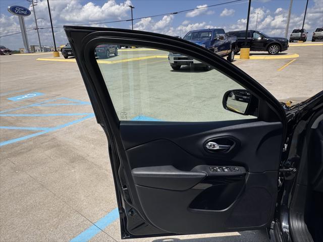 used 2023 Jeep Cherokee car, priced at $27,990