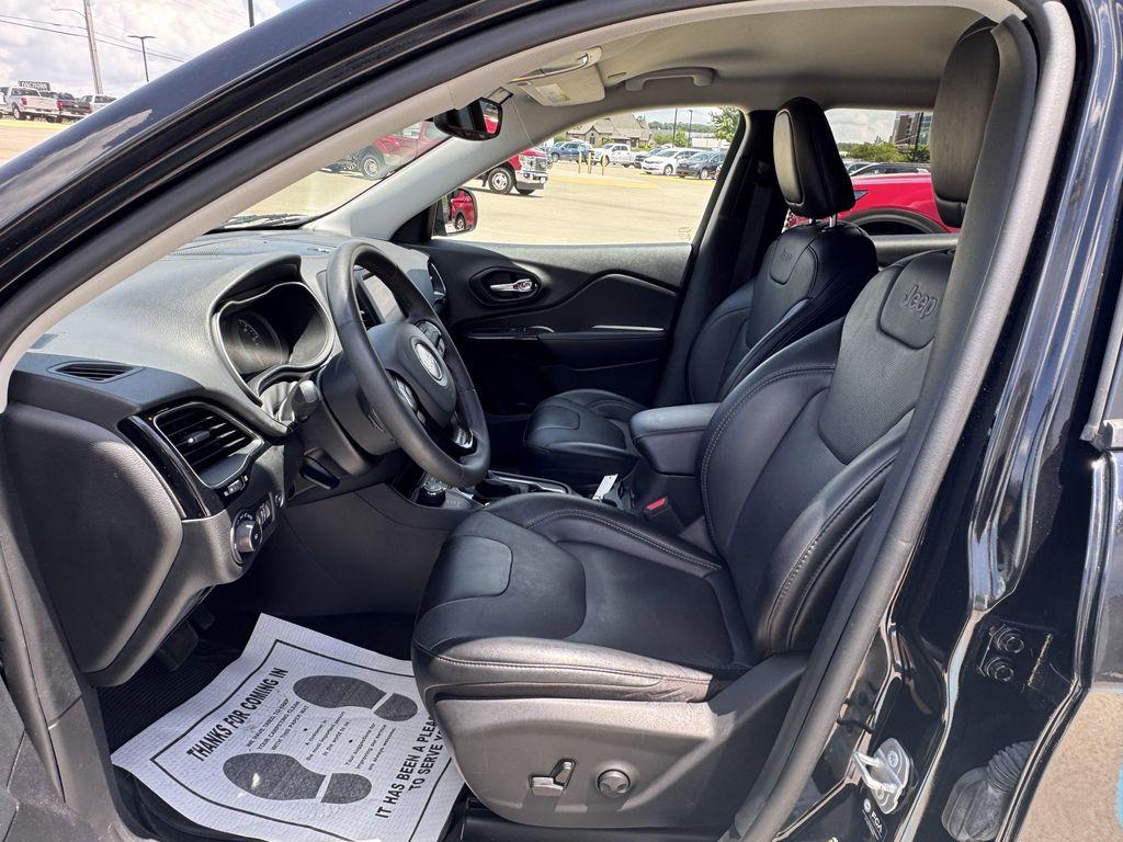 used 2023 Jeep Cherokee car, priced at $27,990