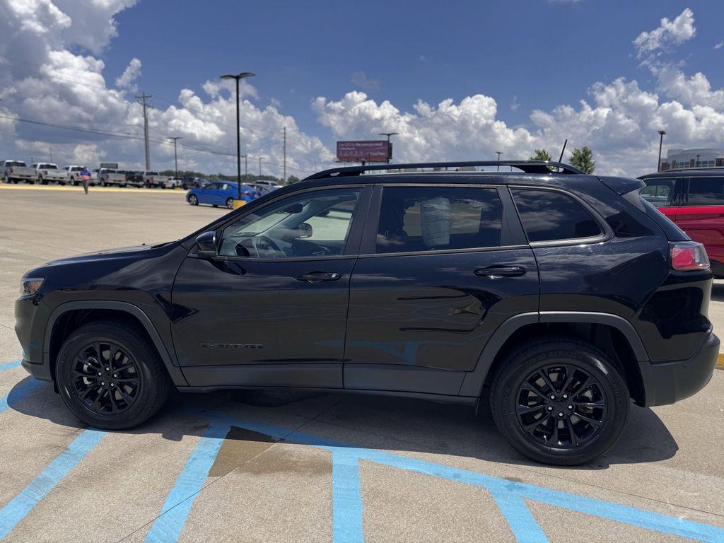 used 2023 Jeep Cherokee car, priced at $27,990