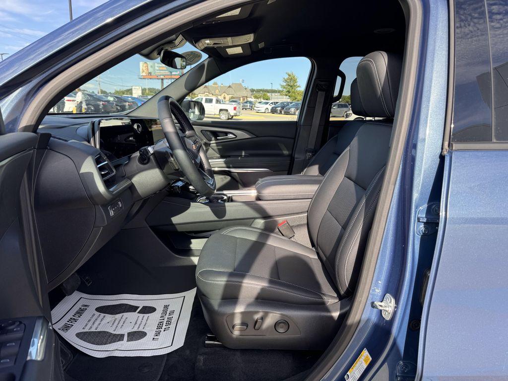 used 2025 Chevrolet Traverse car, priced at $44,990