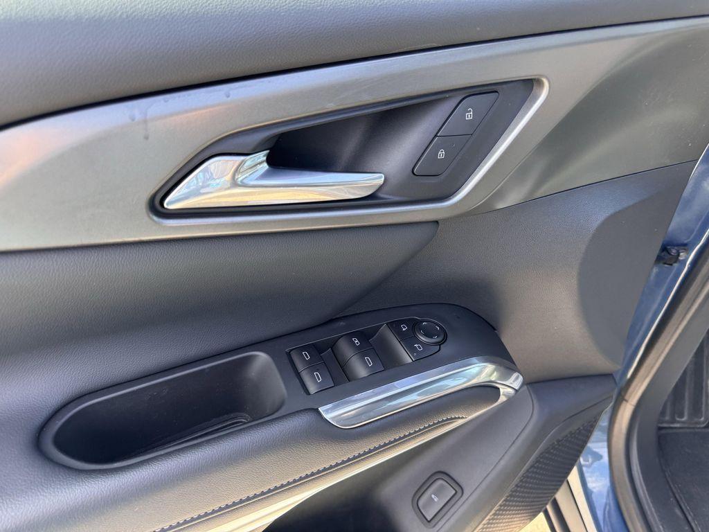 used 2025 Chevrolet Traverse car, priced at $44,990